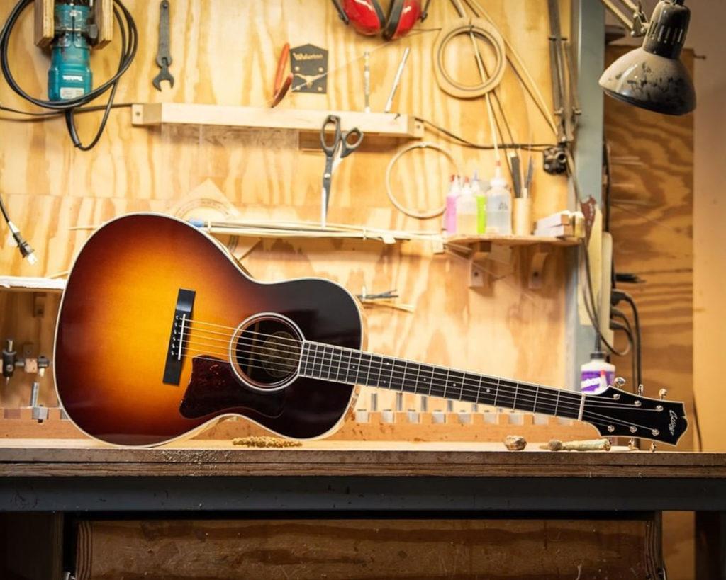 Intrekking redden opslaan Collings Guitars : A Lifetime, An Eternity, A Legend of Luthier | Calton  Cases