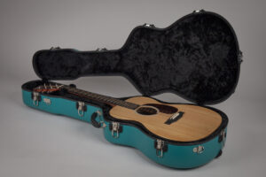 Martin 000/OM Acoustic Guitar Hard Case Teal